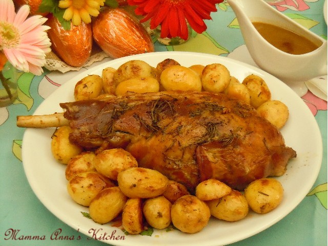 cosciotto di agnello al forno con patate novelle